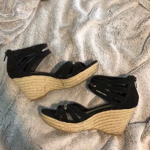 Very comfortable wedged basket woven heels